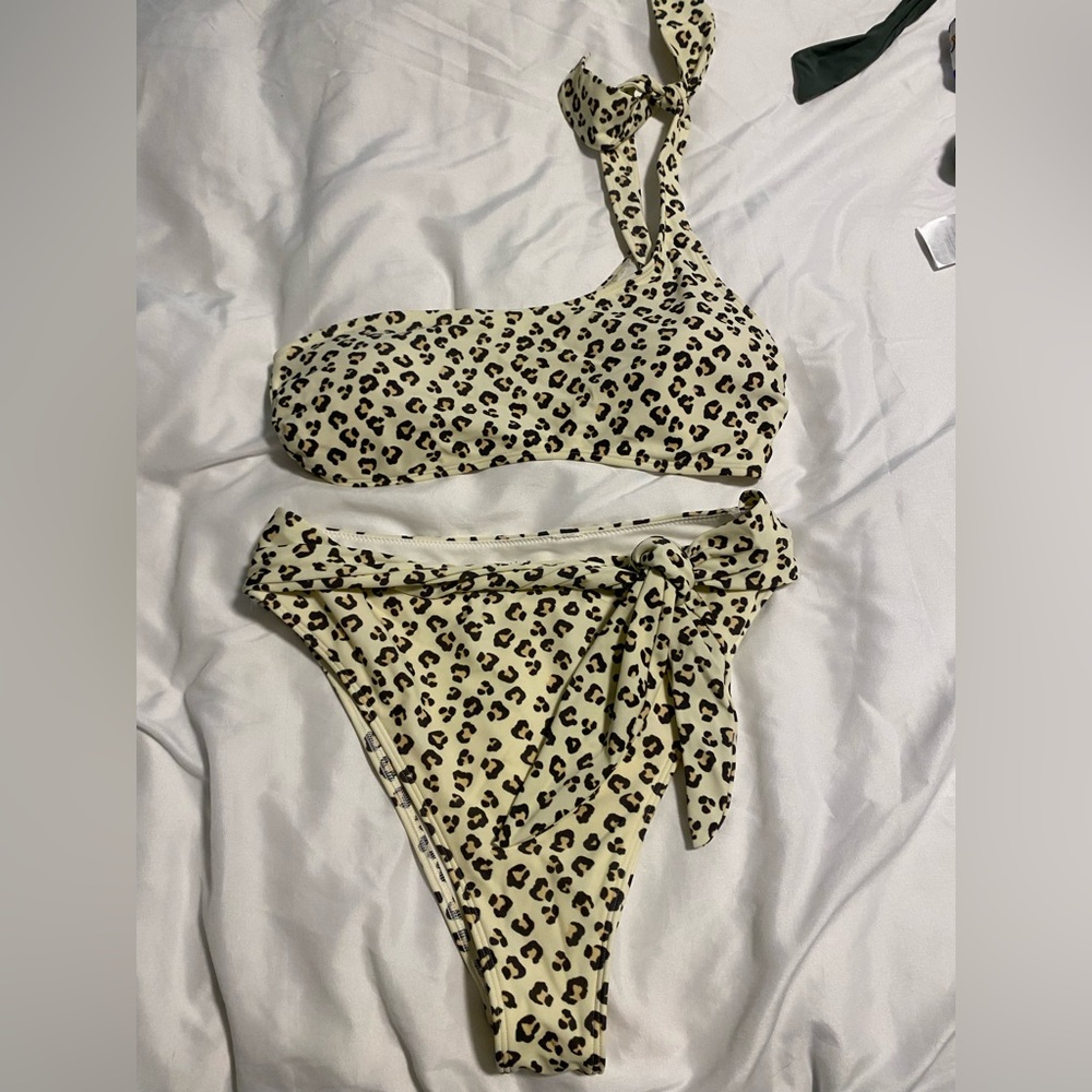 Abercrombie and Fitch  shoulder bikini set